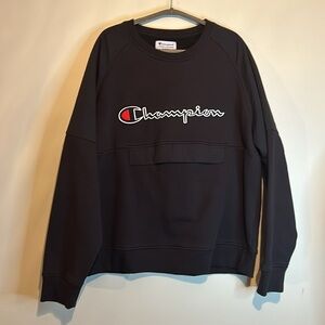 Champion crewneck with large pocket